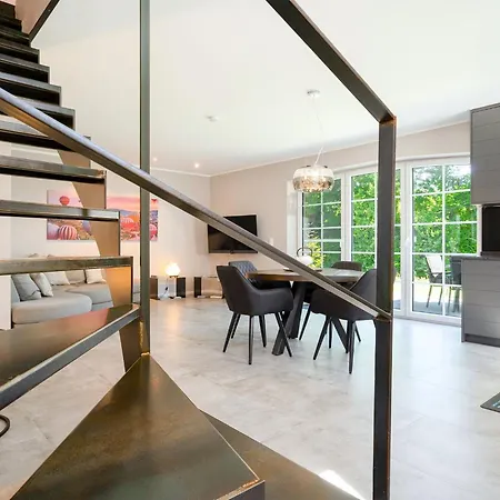 Wind In Den Baeumen * Greetsiel